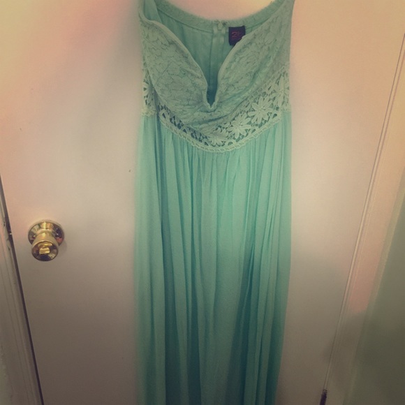2b by Bebe maxi dress