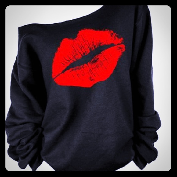 🎉🆕🆕Red kiss sweat shirt!🆕🆕🎉