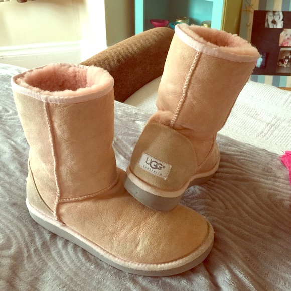 Light pink Uggs