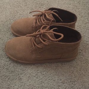 Chestnut uggs with laces