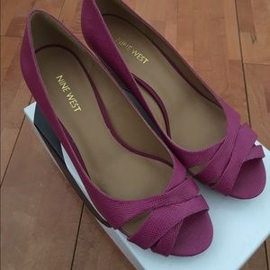 NEW, in Original box Nine West Wedges, size 9