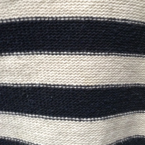 🚨SOLD🚨 Navy Blue & White Striped Sweater - Picture 3 of 3