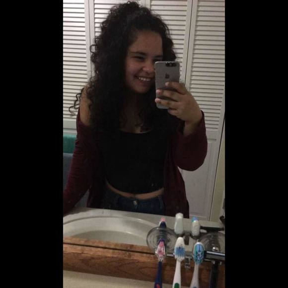 Meet your Posher, Adriana - Picture 1 of 1