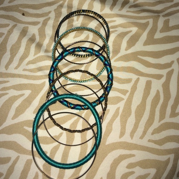 Set of 9 bangles in turquoise, pewter and gold