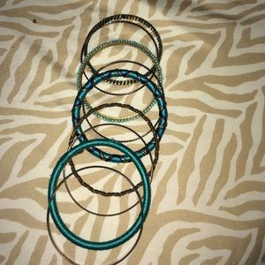Set of 9 bangles in turquoise, pewter and gold