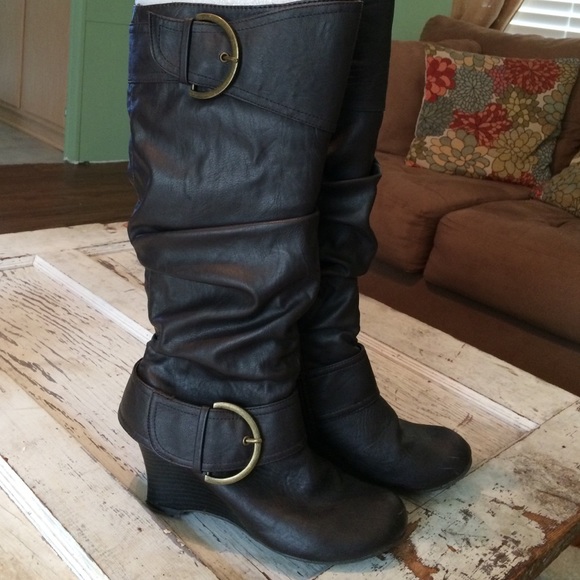 Brown Wedge Boots 💕