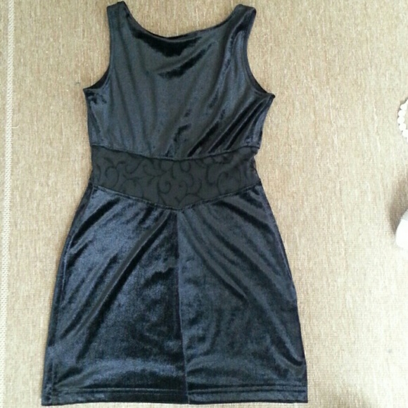 Black Velvet and Curves - Picture 2 of 4