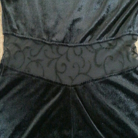 Black Velvet and Curves - Picture 3 of 4