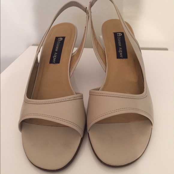 Cream colored sling back heels - Picture 2 of 4