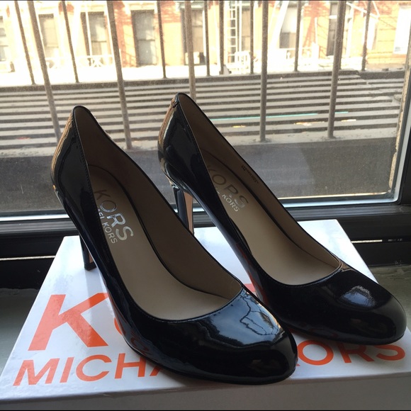 Michael Kors Black Patent Leather Pumps. 8M