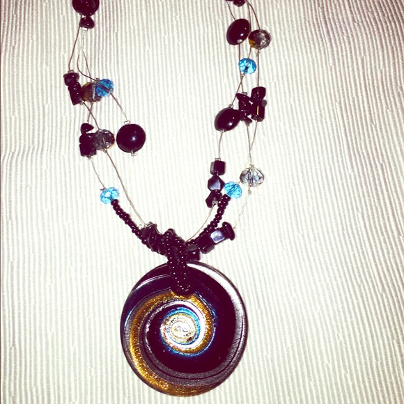 Glass pendant necklace