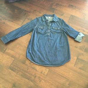 Liz Lange denim maternity top