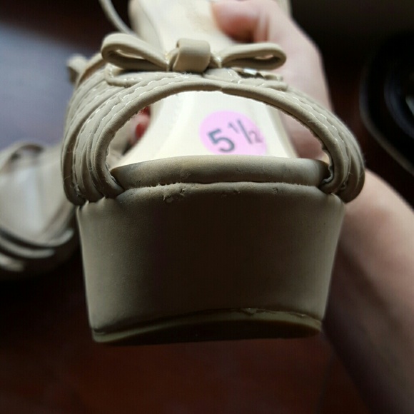 Beige heela - Picture 4 of 4