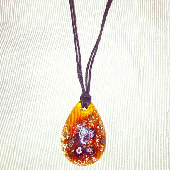 Glass pendant necklace