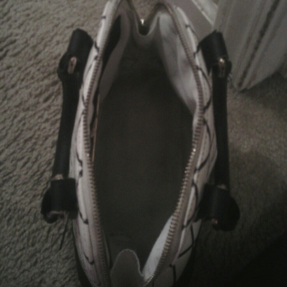 Dream Control Handbag - Picture 2 of 3