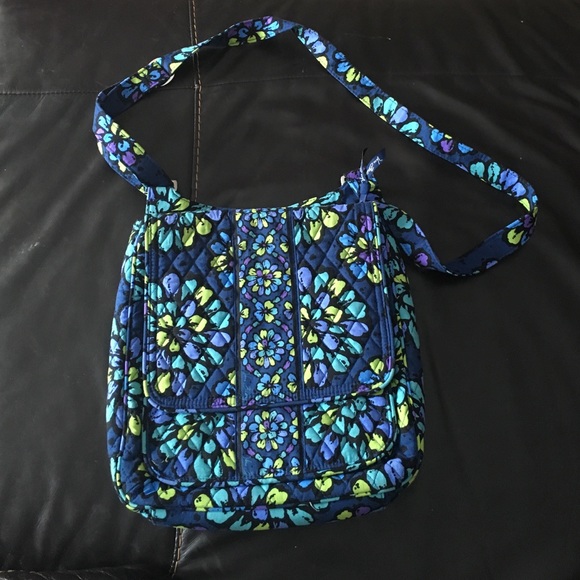 Vera Bradley Mailbag Indigo Pop