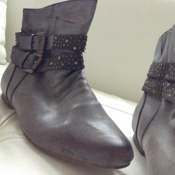 Cute Ankle Boots - Picture 2 of 4