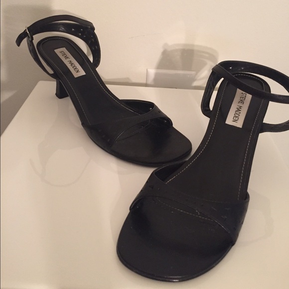 Steve Madden Shoes - Black Steve Madden heels w cut-out design