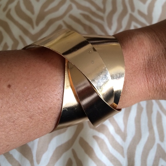 Sexy gold bangle