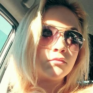 Meet your Posher, Angie