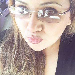 Meet your Posher, Damaris