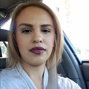 Meet your Posher, Esmeralda