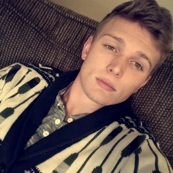 Meet your Posher, Logan