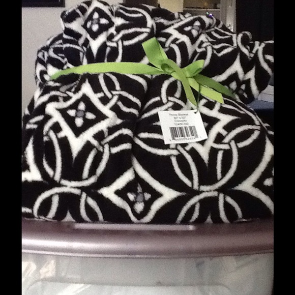 NWT Vera Bradley Concerto Throw