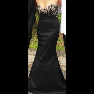Beautiful black mermaid prom dress!