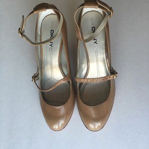 Super Cute Tan color low heels!