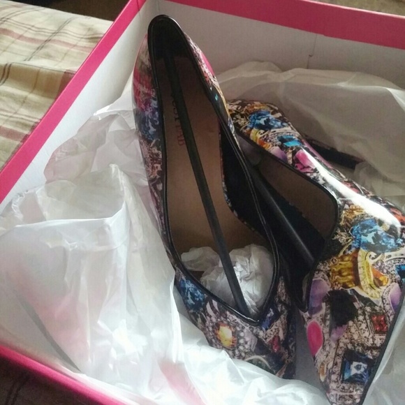 Heels - Picture 2 of 3