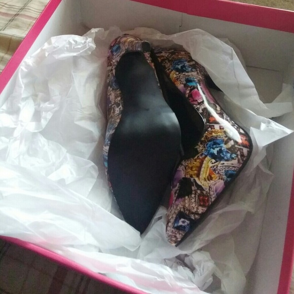 Heels - Picture 3 of 3