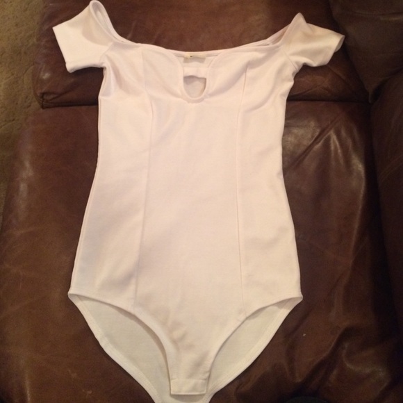 NWOT. White keyhole body suit