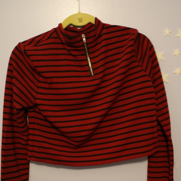 NWT Forever 21 Turtleneck Top - Picture 2 of 3