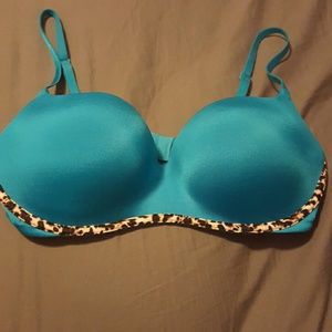 Victorias secret knockout wireless push up 32D