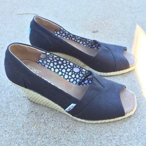 Toms wedges Black Sz 7.5 *price drop* ⬇️