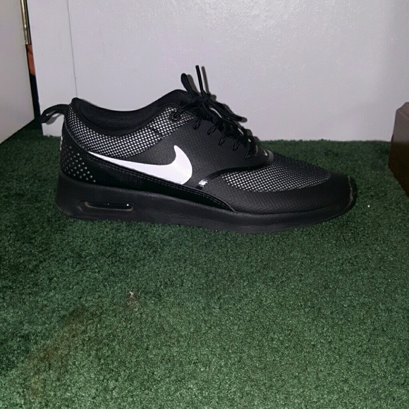 Black Nike thea