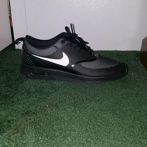 Black Nike thea