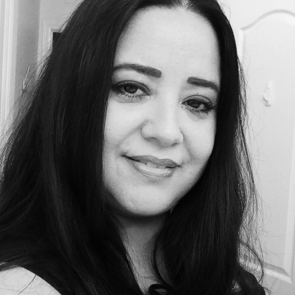 Meet your Posher, Angela - Picture 2 of 2