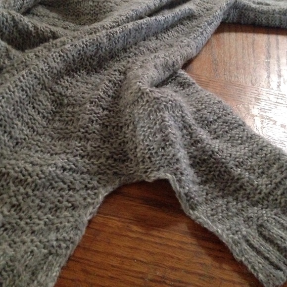 H&M brand new oversized grey sweater v neck - Picture 3 of 3