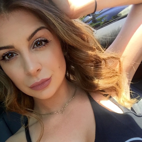 Meet your Posher, Jocelyn - Picture 2 of 4