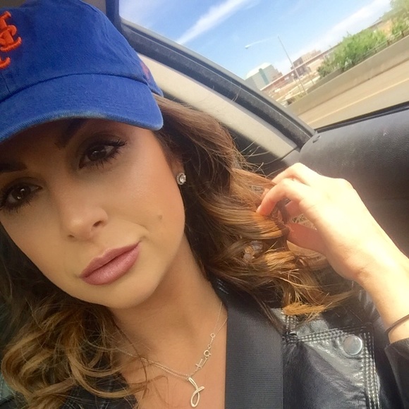 Meet your Posher, Jocelyn - Picture 3 of 4