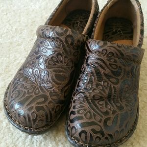Brown paisley BOC clogs