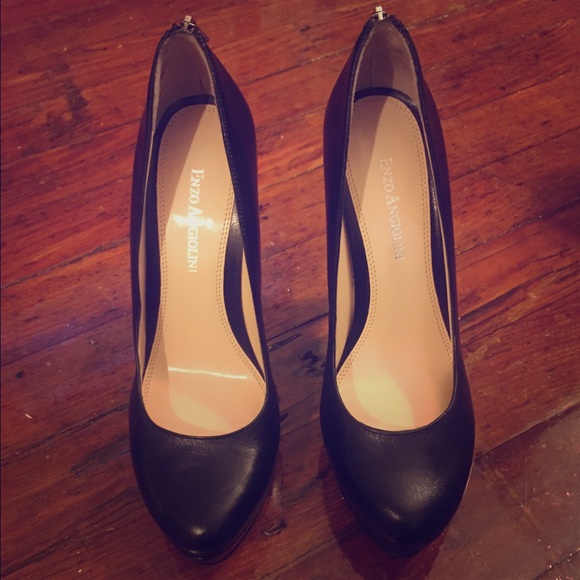 Enzo Angiolini black pumps with back zipper detail