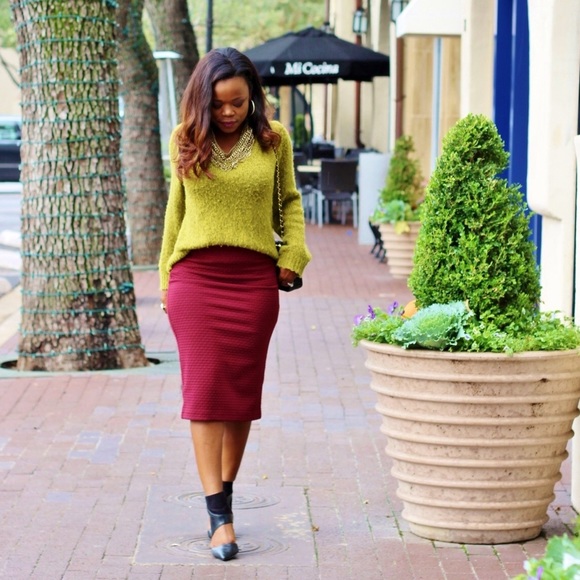 🚫SOLD Locally🚫Burgundy Knit Pencil Skirt