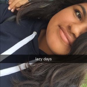 Meet your Posher, Yanira