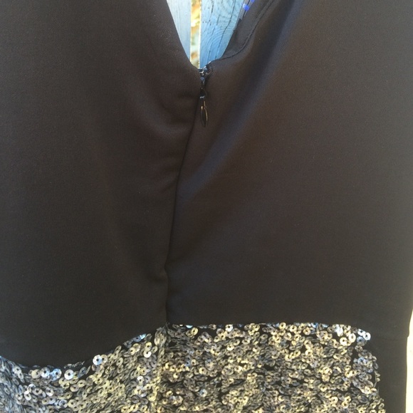 Black and silver sequence dress! - Picture 3 of 3