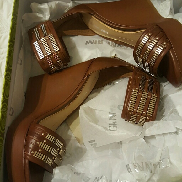 Adorable wedge sandles