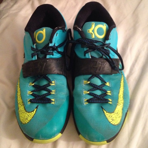 KD basketball sneakers