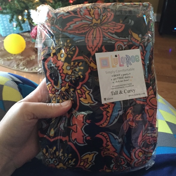 LuLaRoe TC leggings new black background